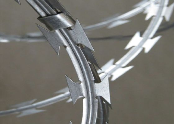 High Tensile Razor Barbed Wire 8cm Spacing 0.5mm Thickness