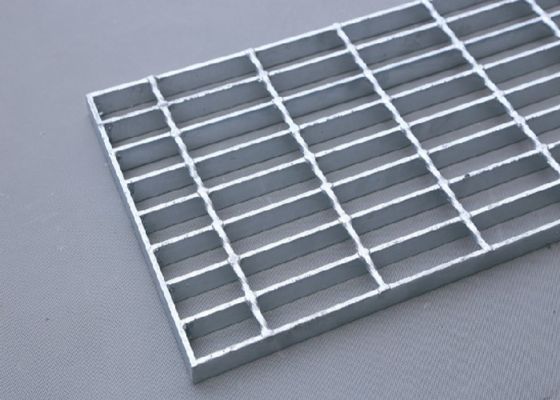 Durable Steel Walkway Grating Anti Corrosive Non Slip Flooring