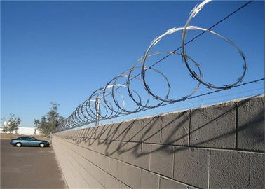 Military 304 Stainless Steel Razor Wire , Concertina Coil Fencing BTO-22 / CBT-65