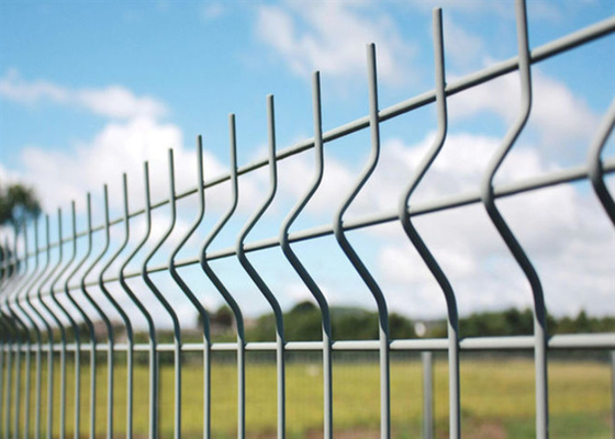 Havaalanı OEM için PVC kaplı 50 * 200mm Mesh Delik Üçgen Çit
