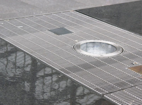 Q235 Sıcak Daldırma Galvanizli Geçit Izgarası 32 * 3mm Merdiven Basamağı Izgarası