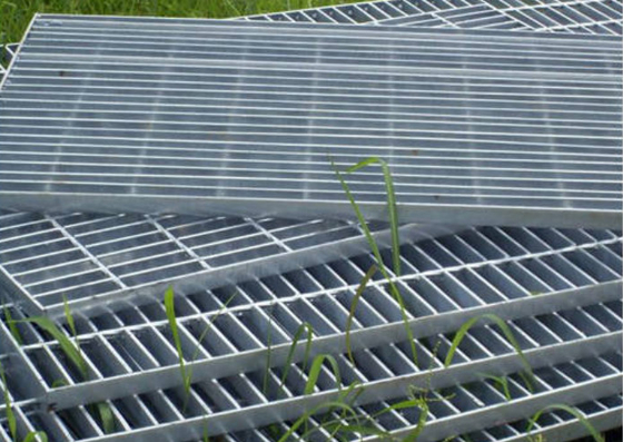 ISO9001 Tırtıklı Düz ​​Galvanizli Çelik Geçit Izgarası Metal Driveway Drenajı OEM