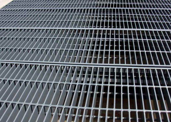 Drenaj Kapağı Yüksek Sağlamlık için 30 * 3mm Çelik Driveway Izgarası