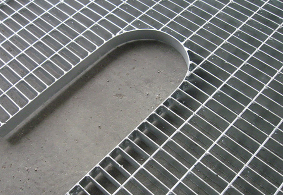 Q235 HDG Zemin Yürüyüşü İçin Galvanizli Çelik Çit 1.2*1.8m 30*5mm