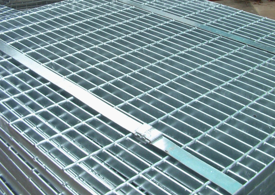 Sağlam 2-12mm Galvanizli Çelik Geçit Izgarası Merdiven Basamakları Hendek Drenaj Kapağı