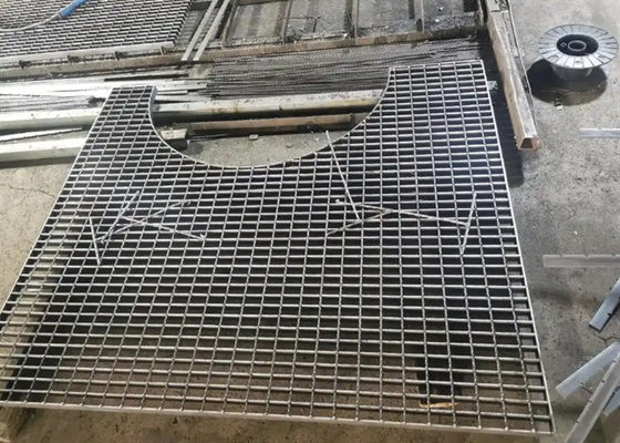 HDG Trech Kapak için Kaynaklı Çelik Yürüyüş Çitleri 30 * 5mm ISO:9001