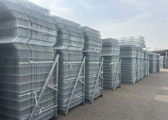 Üçgen Tel Ağı Çit Paneli Okul / Bahçe için 50 * 200mm Ağı Deliği