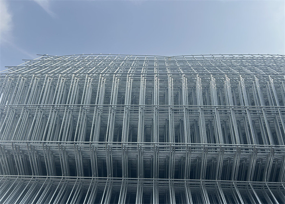 50 * 150mm Mesh Deliği ile Özelleştirilebilir Üçgen Kaynaklı Tel Ağı Çit