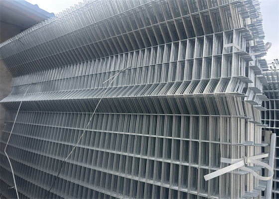 Sıcak Dip Galvanizli Üçgen Çit Paneli 1.8m Yükseklik 50*100mm Açılık Delik