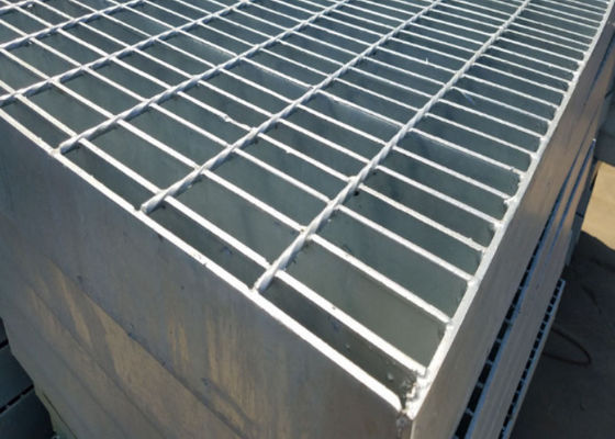 Modüler 1200 × 3000 mm Galvanizli Yürüyüş Çitleri Önceden Montajlı Panellerle