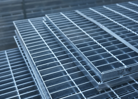Endüstriyel Platformlar İçin Galvanizli Endüstriyel Çelik Yürüyüş Yolu Izgarası Çubuk Izgara