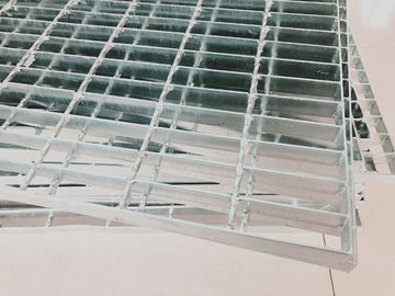 Sıcak Daldırma Galvanizli Güvenlik Izgarası Geçit Presi Kaynaklı 2 4 6 Mm Kare