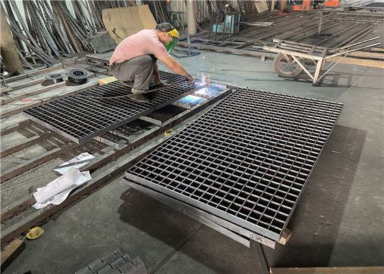 Makine Fabrikası için Galvanizli Pres Kilitli Kaynaklı 0.3mm Geçit Çelik Izgara