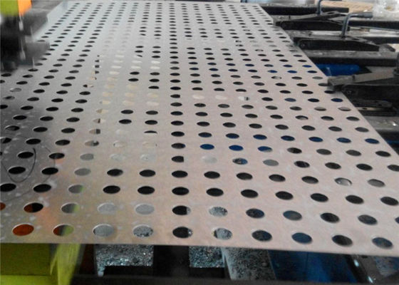 Dekorasyon Tavan / Gürültü Bariyerleri İçin 0.2mm Galvanizli Delikli Hasır