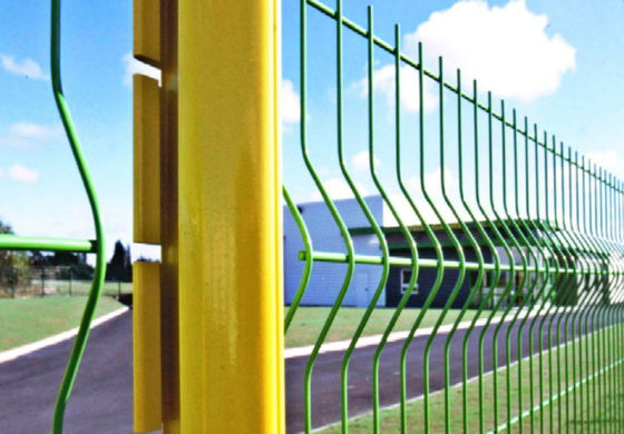 4 İnç Kaynaklı Tel Çit ile Sıcak Daldırma Galvanizli 3d Bükme Çiftliği 2 İnç