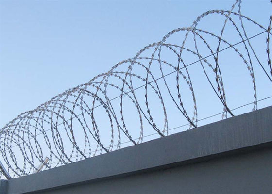 Sınır Eskrim için Sıcak Daldırma Galvanizli Cbt 65 Jiletli Tel PVC Kaplı 900mm
